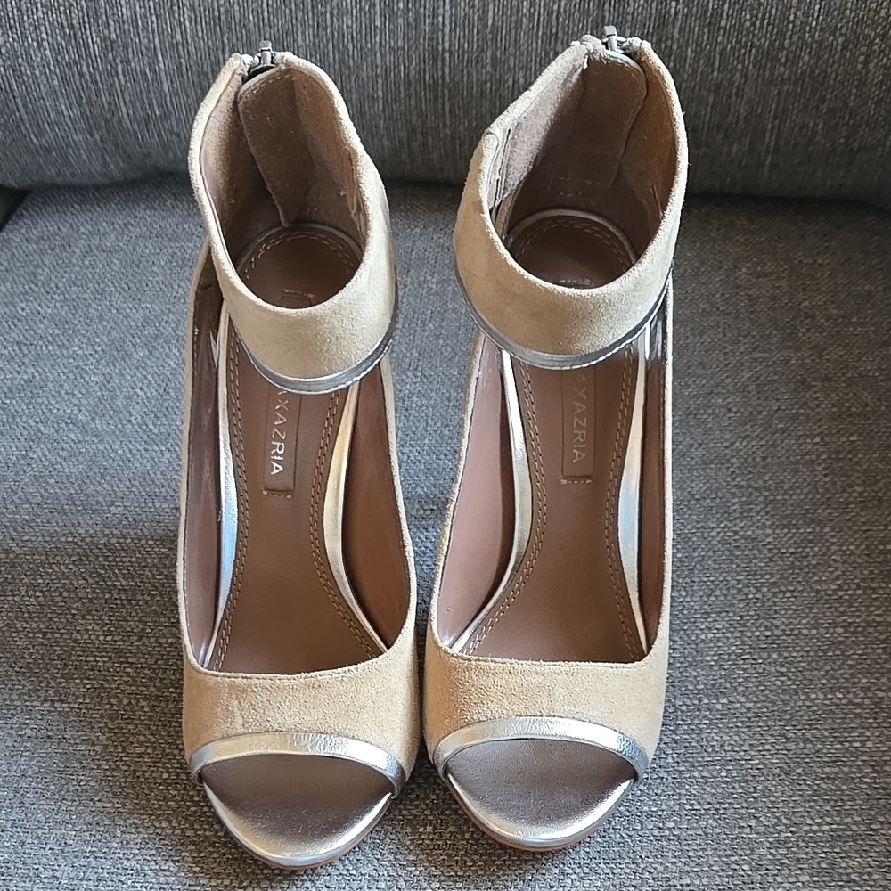BCBGMAXAZRIA Women's Beige Peep Toe Heels